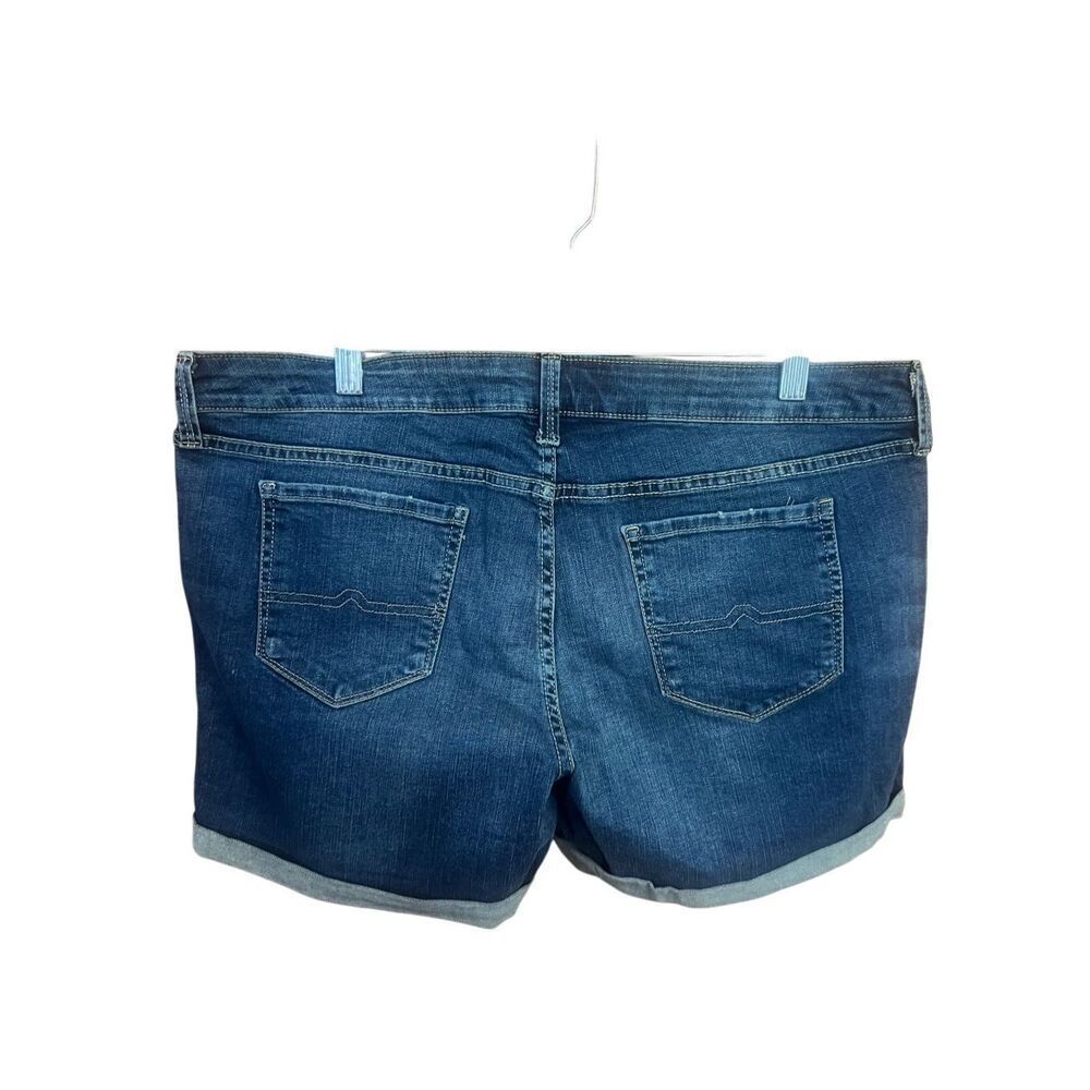 Arizona Woman’s MIDI Denim Roll Up Shorts Sz 15 NWT - Picture 2 of 8